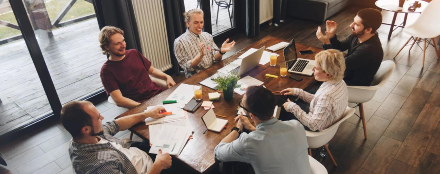 Geschäftsplanungsdokument auf Laptop